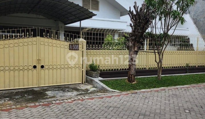JUAL RUMAH SIAP HUNI 1.5LANTAI di Dharmahusada Indah STRATEGIS LEBAR JALAN 3 MOBIL