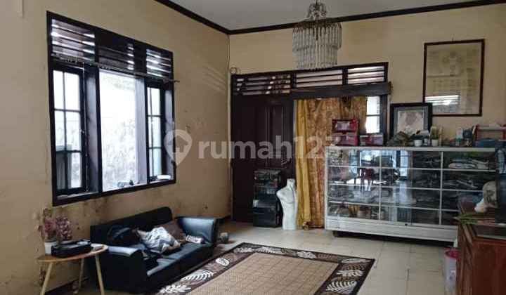 Rumah 2 lantai lokasi strategis lingkungan nyaman di Barata Jaya