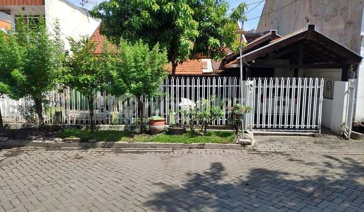 Hunian Nyaman & Terawat 2 Lantai di Kutisari Indah