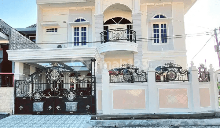 Rumah Classic Mewah 2 lantai di Manyar Rejo
