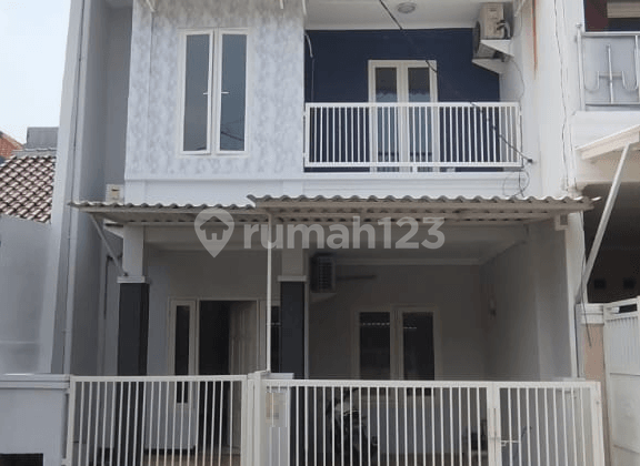 Rumah di Purimas Ubud 2 Lantai Semi Furnish Dekat Raya Merr