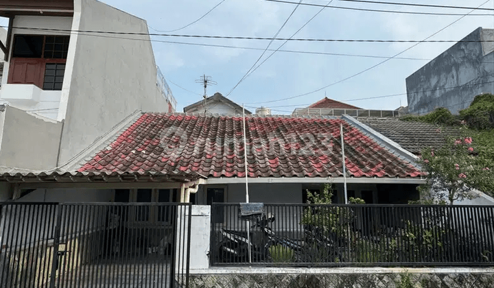 Rumah di Manyar Jaya Bebas Banjir One Gate dekat Klampis