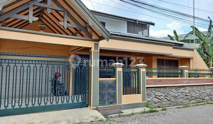 Rumah siap huni 1.5 lantai di Ploso Timur lebar 18