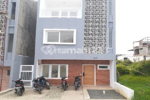 Rumah Desain Modern 3 Lantai Di Sayap Setiabudi Lembang Bandung