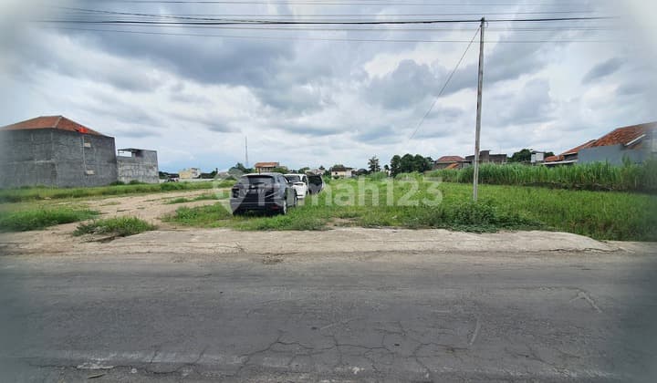 3 Minutes to Colomadu Market, Land on Jl. Eka Cakra for Investment