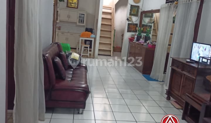 Pondok Labu, Rumah Strategis Dekat Jalan, Lokasi Dekat Mrt