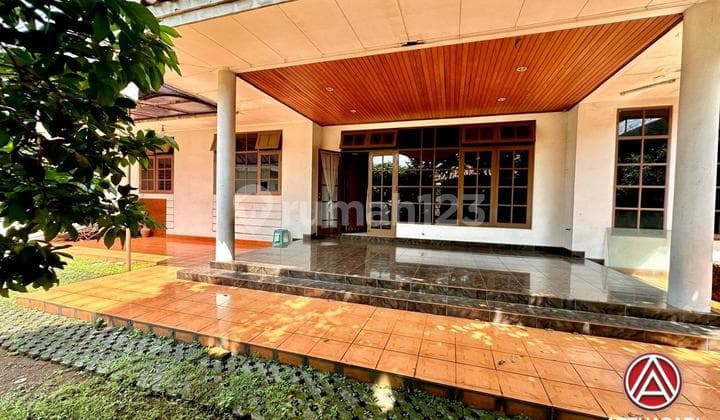 Rumah Lama Kokoh Cocok untuk Hunian / Usaha di Lokasi Strategis