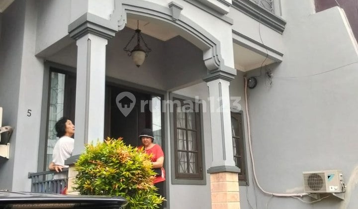 Dijual Rumah Lokasi Strategis, 2 Lantai Siap Huni, Tanjung Duren, Jakarta Barat