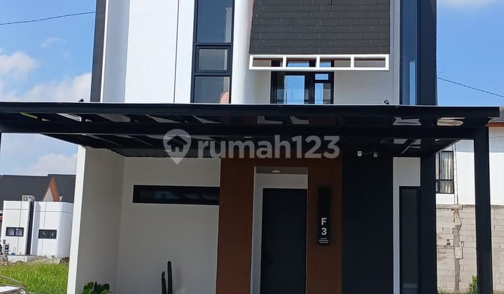 Rumah Baru Modern Dekat Pusat Kota Semarang Timur