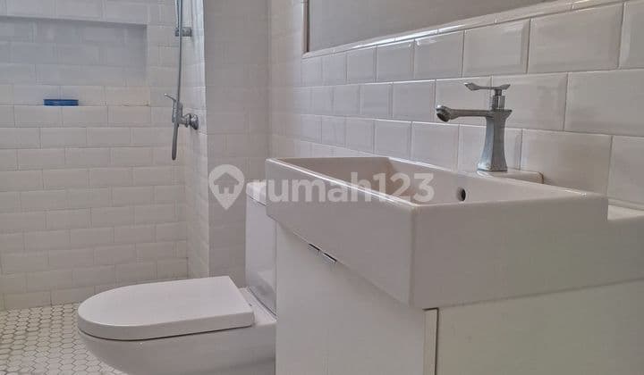 Rmh Green Lake Jual Cepat 195m2 Siap Huni 6.5m Nego