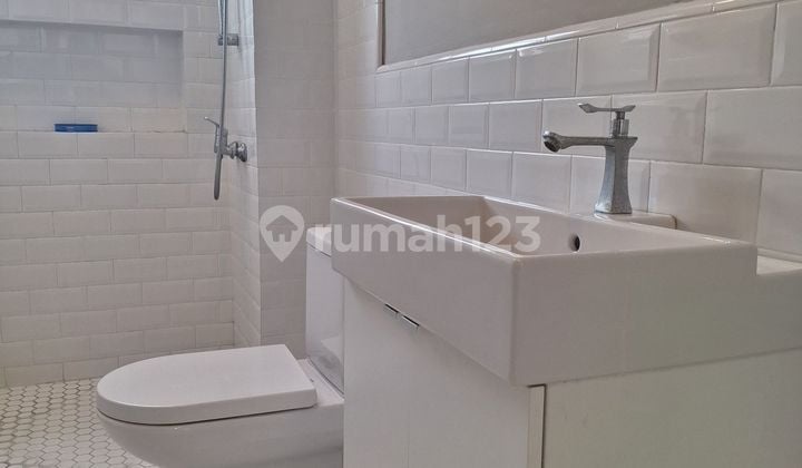 Rmh Green Lake Jual Cepat 195m2 Siap Huni 6.5m Nego