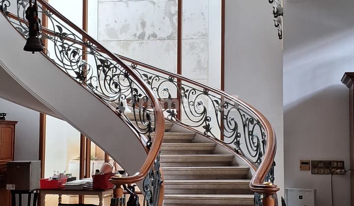 House in Kebon Jeruk Garden 800m2, 26.5m Well-Maintained Prime Cluster