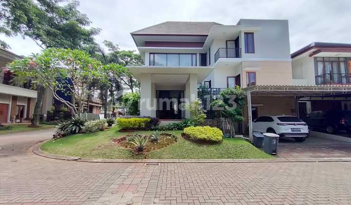 For Sale: Standalone Building House Hook Cluster Greencove BSD City Land Area 335 m² Building Area 330 m² South West Bedrooms 4+2 Bathrooms 3+1 Title Deed SHM Price 9.2B Negotiable