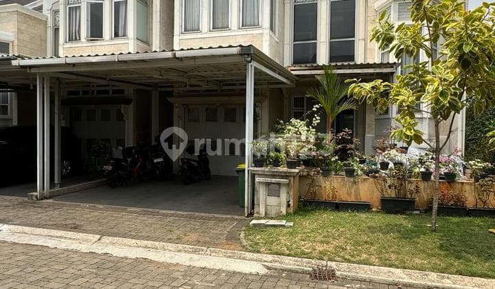 QUICK SALE HOUSE in Whitsand Cluster, Greenwich Park BSD City, Land Area 250 m² 10x25, Building Area 220 m², 4+1 Bedrooms, 4+1 Bathrooms, Spacious backyard can be used for a swimming pool.