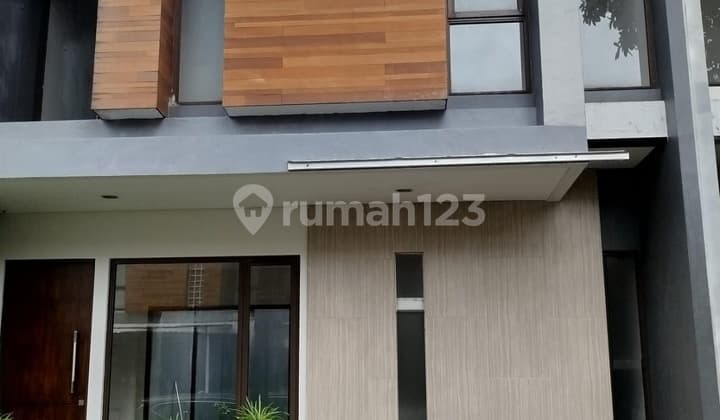 Rumah Siap Huni Masih Asli Cluster Prestigia The Eminent Bsd City SHM Lt/Lb = 91M/112M2 Hadap Utara Dekat Ice Bsd + Aeon Mall Ada 2 AC + Gordyn Lengkap Kamar Tidur 3+1 Kamar Mandi 3 + 1 Listrik 2200W Air Pam Harga 2,75M