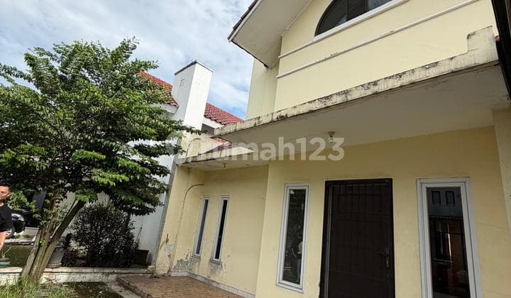 Rumah 2 Lantai Cluster Sutera Harmoni Belakang Living World, Alam Sutera LT 200 m² (10 x 20) LB 120 m² ++ (1 lantai & sudah renovasi) KT 4 + 1 KM 2 + 1 Surat SHM 1 garasi + 1 carport (bisa dibuat 3 carport) Ceiling tinggi Harga 3,1M Nego