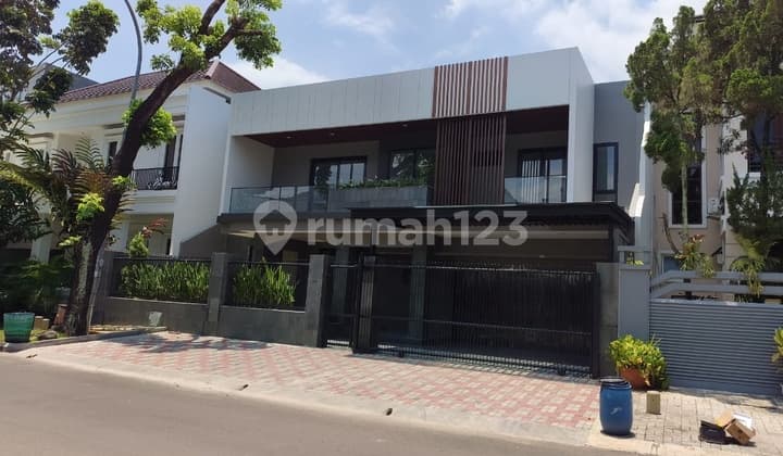 Fully Renovated House New Puspita Loka BSD City Main Road Row Rooftop Garage Inside 2 Outside 2 Semi-Furnished (AC, Kitchen Set, Carports) Land Area 300 Building Area 424 5+1 Bathrooms 6+1 Bedrooms Additional Rooftop with Private Room SHM Certificate Price 6.75M Negotiable
