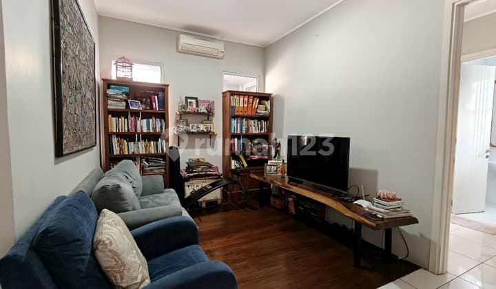 Beautiful, Neat, Clean Fresco Aria Foresta Cluster Home in BSD City, Semi-Furnished, Land Area 180 m2 (9x20), Building Area 250 m2, 4+1 Bedrooms, 3+1 Bathrooms, 5,500 Watt Electricity, PPJB Certificate, Ready for AJB, Price 3.6M Negotiable.