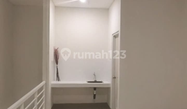 Ruko Pisa Grande, Gading Serpong Dekat Seafood Market LT 45 m² (4,5 x 10) LB 90 m² (2 lantai) Parkir luas PPJB siap AJB Harga Rp 2,7 M nego