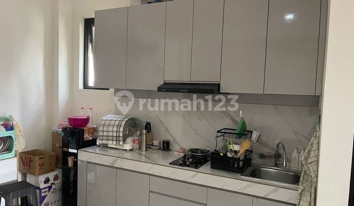 Rumah 2 Lantai Provence Suites Type 67 Luas Tanah : 60 m² Luas Bangunan: 67 m² Bedrooms 2 + 1 (Staff) Kamar mandi 3 Garasi/carport 1 mobil Sumber air Pam Sertifikat PPJB Ready AJB Harga jual 1,5M nego