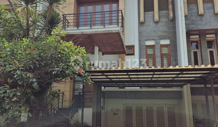Rumah Minimalis Modern Keren 3 Lantai Shm