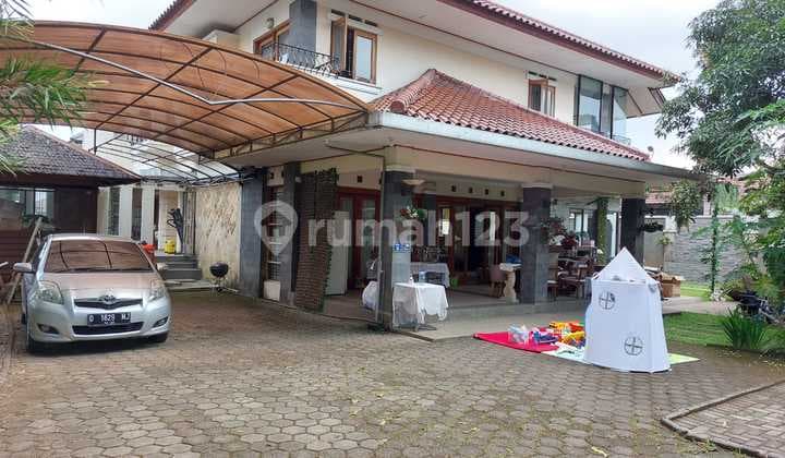 Well-maintained house with a spacious yard. House on Jl. Setra Indah, Bandung.