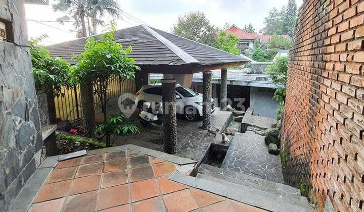 House with a spacious yard in North Bandung House on Jl. Geger Kalong Bandung
