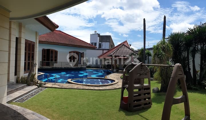 Rumah Mewah Klasik siap huni Rumah di Komplek Alam Kanayakan Bagus