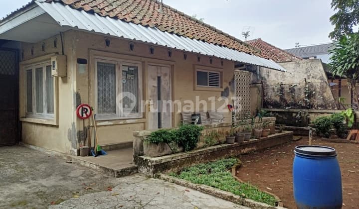 House in the city of Bandung House on Jl. Baladewa Bandung