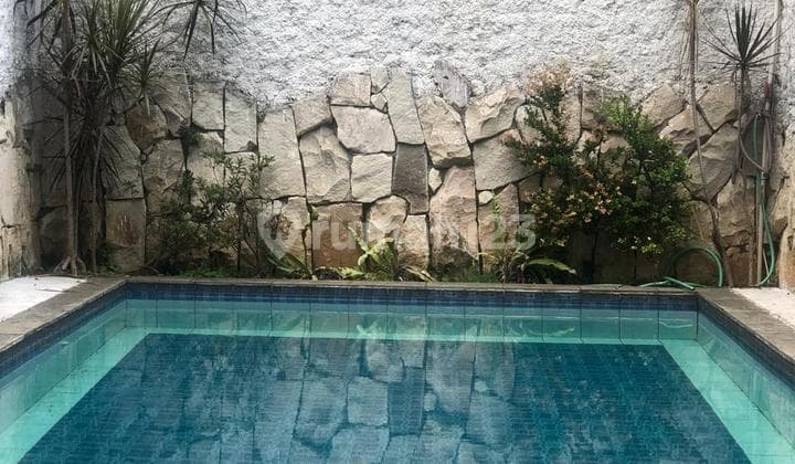House with Swimming Pool in Arcamanik Bandung