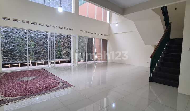 Rumah Mewah Di Setra Duta
