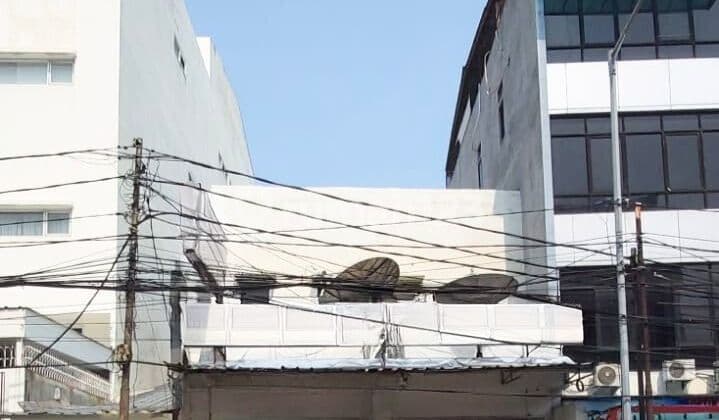 Bangunan hitung tanah di pasar baru, jakarta pusat, komersial area, selangkah dari pasar baru..cocok utk kantor atau gudang atau usaha lainnya