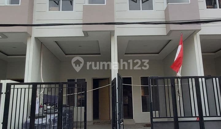 One Residence at Taman Ratu, New House, Suitable for Young Couples, Price Still Negotiable Until Deal, First Come First Served, Strategic Location, in Taman Ratu, Quiet Complex, Close to Shopping Centers, Schools, Universities, and More.