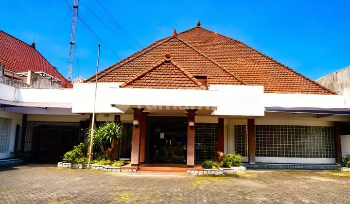 Ldp 0090 Dijual Bangunan 0 Jalan Raya Pusat Kota Surabaya Cocok untuk Bank, Kantor, Restoran Strategis
