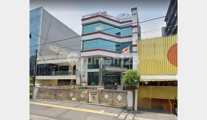Lxmmt 0023 Ready to Use. Office Building with Elevator and Basement Area Menteng Central Jakarta.