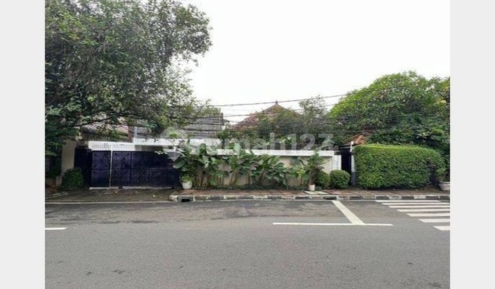 LXMMT 0108 Cheap. Ready-to-Occupy House Newly Renovated in Suwiryo Street Area, Menteng, Central Jakarta
