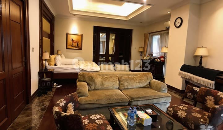 Lxmmt 0187 Disewakan Rumah Mewah dengan Private Lift Full Furnished di Area Menteng Jakarta Pusat