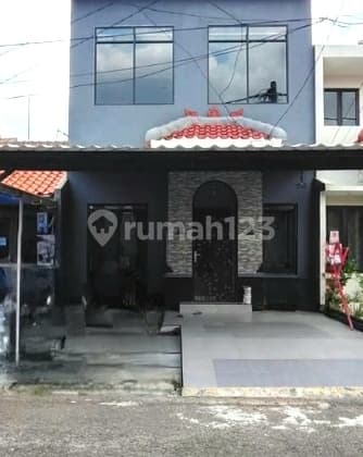 Dijual rumah 2 lt, semi furnish di Taman Ubud Karawaci