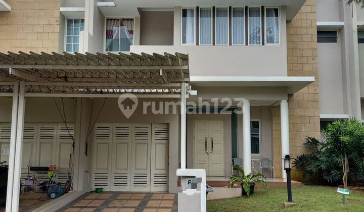 Di rumah mewah 2 lt di Sumarecon Serpong