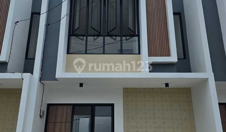 Di Jual Rumah Cantik 2 Lt, di Duri Kosambi