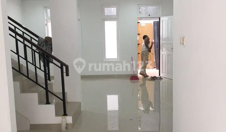 Dijual :Rumah Bagus 2 Lt di Taman Palem Lestari