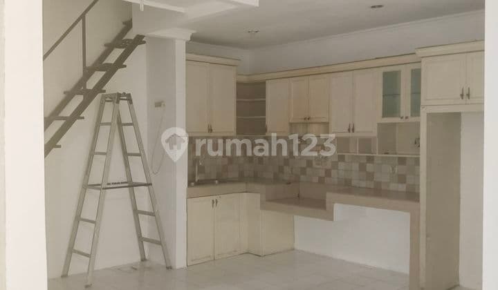 Disewakan Rumah 1,1/4 Lt, Rapi Siap Huni Citra Garden 3