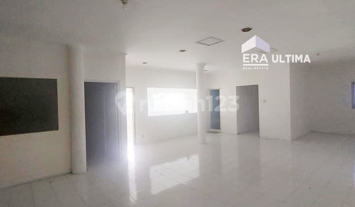 Strategic Shophouse Ideal for Business and Office on Jendral Sudirman