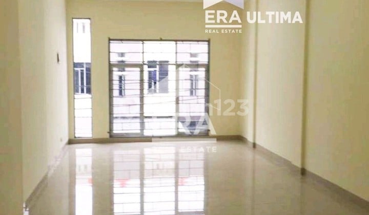 Good Ready-to-Use Strategic Shop House on Otista Wing