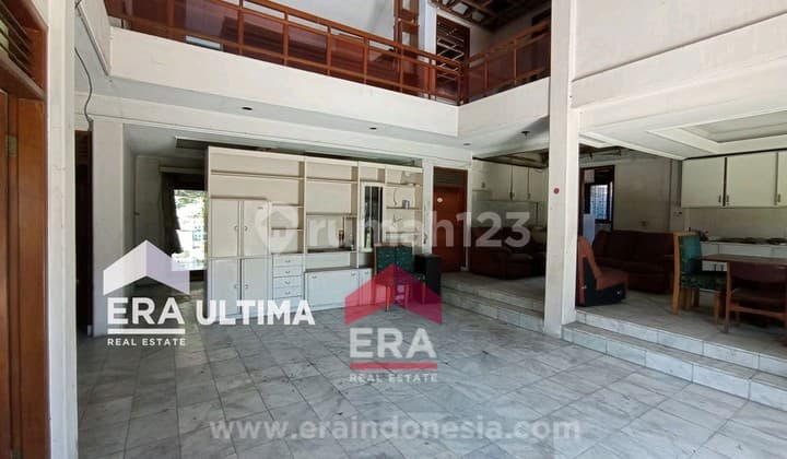 Strategic House Suitable for Office in Pasirkaliki Wing