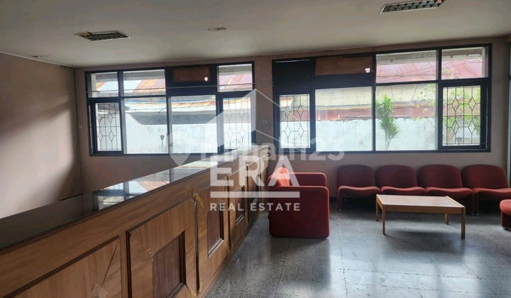 Main Road Shop House Suitable for Business on Arnold Mononutu Street, Ternate
