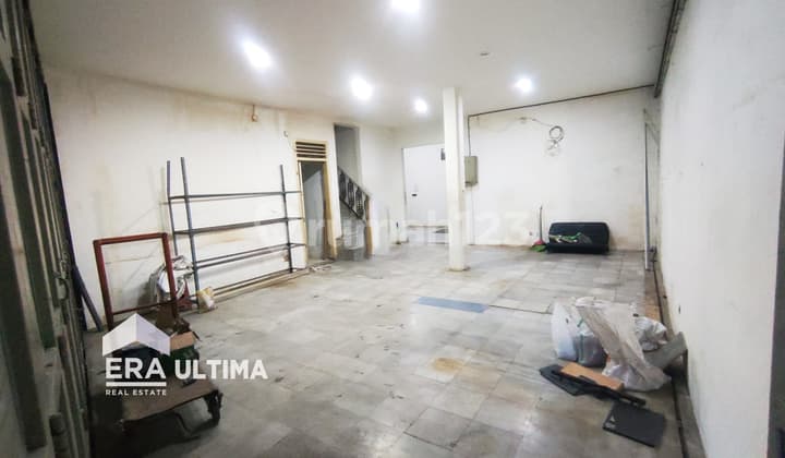 Strategically Located Shophouse Suitable for Business in the Asia Africa Wing