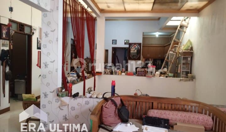 Fast Sale, Ready-to-Occupy House in a Complex Near Moch Toha Toll