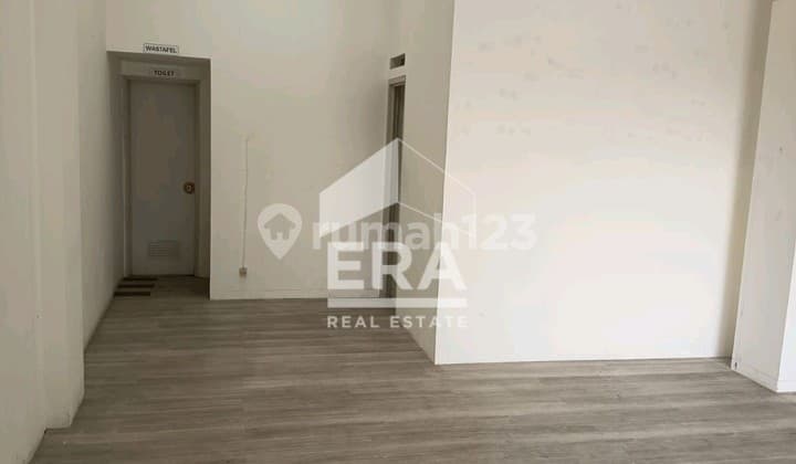 Strategic Shophouse Suitable for Business Space at the Asia Africa Wing
