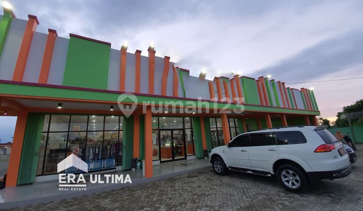 Ruko dan Gudang Lokasi Ramai di Jalan Besar Seram Utara Timur Seti Maluku